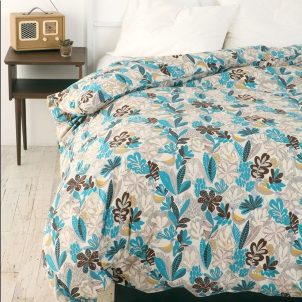 Urban Outfitters Full/Queen Duvet Cover + Shams